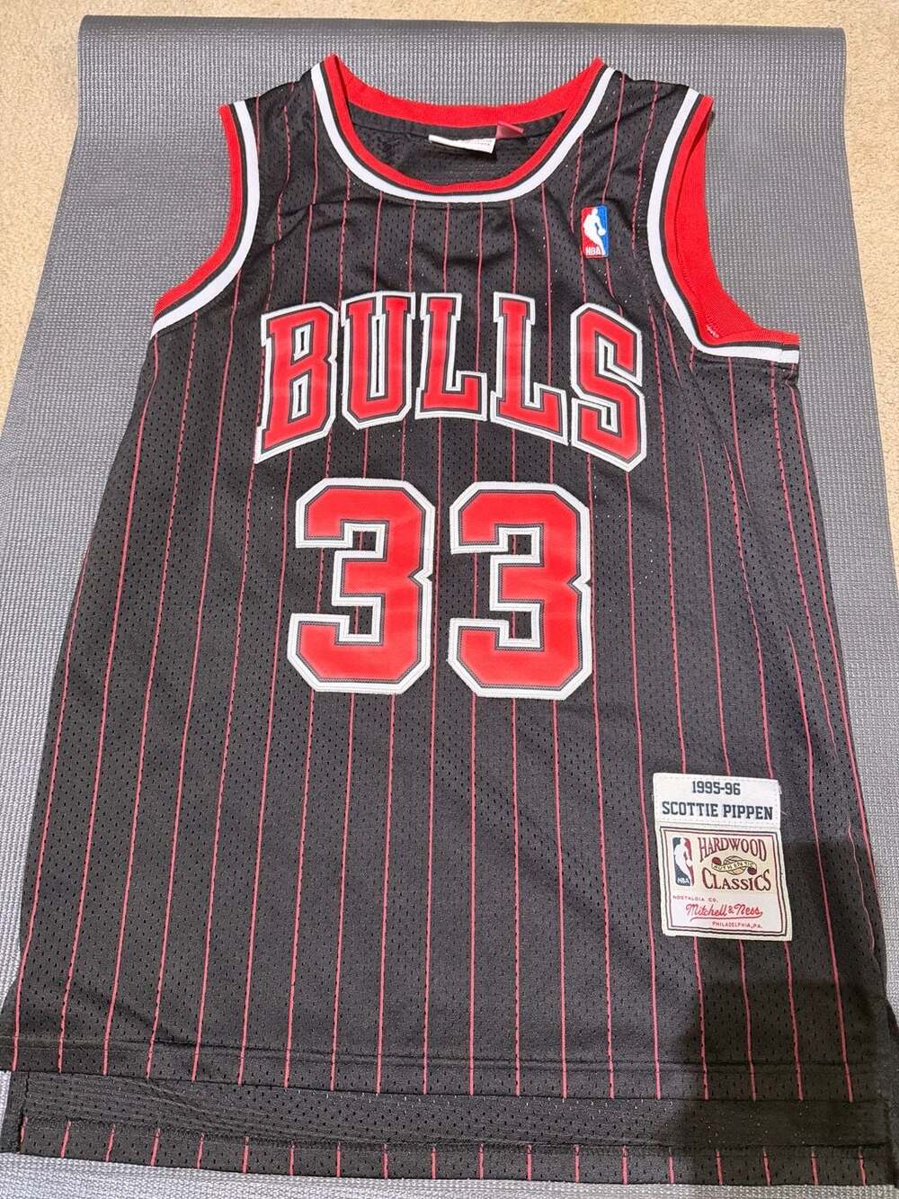 Chicago Bulls 1995-96 Scottie Pippen Black Pinstripe Swingman Jersey Sz 40 M